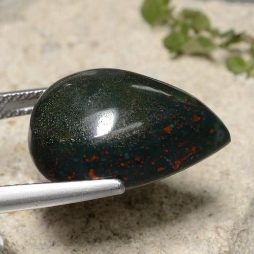 Pierre de sang Vert foncé naturelle En forme de poire, 15.14 ct, Opaque