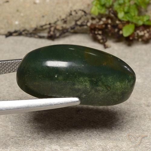 Pierre de sang Vert avec rouge naturelle ovale, 21.80 ct, Opaque