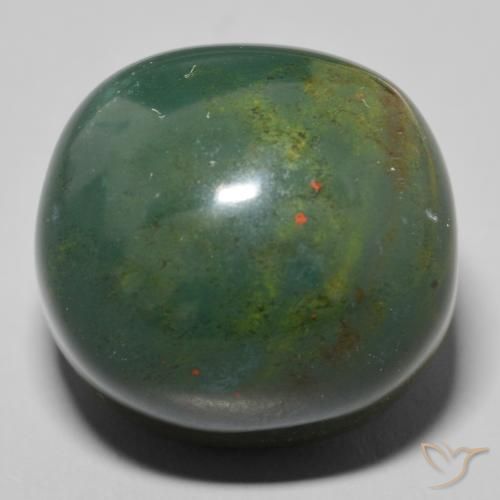 Pierre de sang Vert avec rouge naturelle ovale, 56.88 ct, Opaque