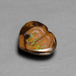 Opale boulder multicolore naturelle forme de coeur, 10,28 ct, opaque