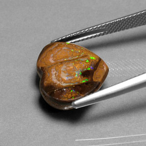 Opale boulder multicolore naturelle forme de coeur, 10,28 ct, opaque