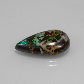 Opale boulder multicolore naturelle en forme de poire, 7,90 ct, opaque