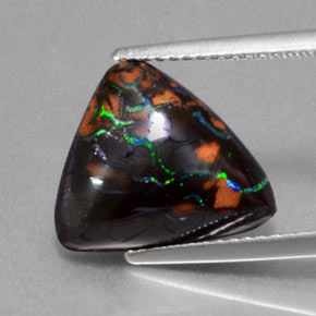 Opale boulder multicolore naturelle forme fantaisie, 5,75 ct, opaque
