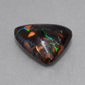 Opale boulder multicolore naturelle forme fantaisie, 5,75 ct, opaque