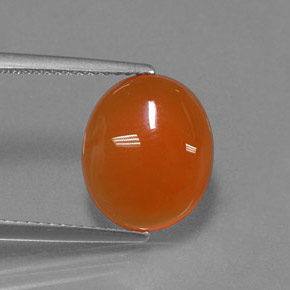 Cornaline orange naturelle coupe ovale, 3,69 ct, translucide