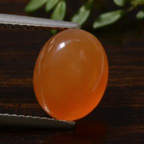 Cornaline orange naturelle coupe ovale, 3,42 ct, translucide