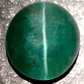 Oeil de chat Apatite Vert naturelle Coupe ovale, 2.57 ct, Translucide