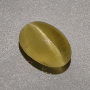 Cat's eye apatite jaune naturelle coupe ovale, 1,40 ct, translucide