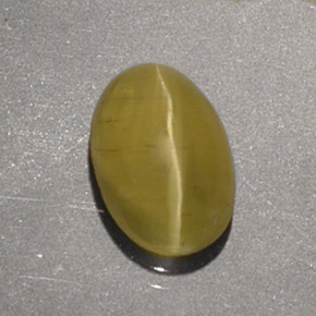 Cat's eye apatite jaune naturelle coupe ovale, 1,40 ct, translucide
