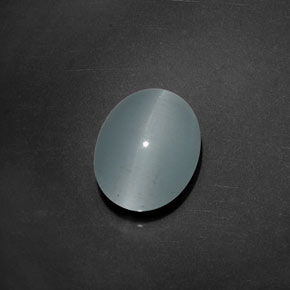 Cat's eye aquamarine bleue naturelle coupe ovale, 5,17 ct, transparent