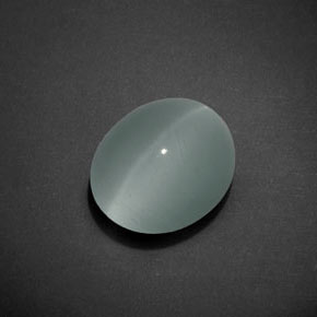 Cat's eye aquamarine bleue naturelle coupe ovale, 7,17 ct, transparent