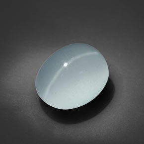 Cat's eye aquamarine bleue naturelle coupe ovale, 6,69 ct, transparent