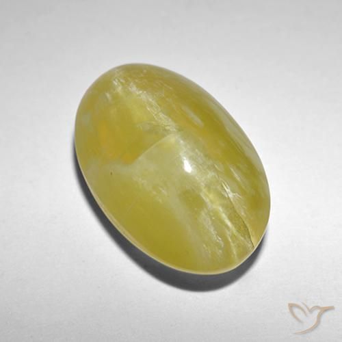 Opale œil de chat Jaune pâle naturelle ovale, 5.90 ct, Translucide