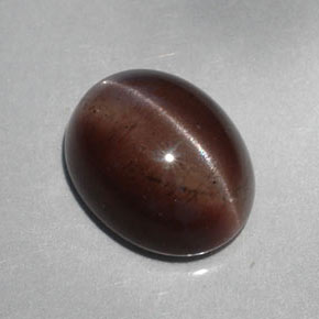 Cat's eye scapolite marron naturelle coupe ovale, 5,30 ct, translucide
