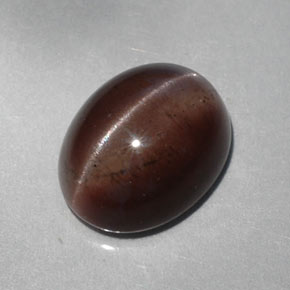 Cat's eye scapolite marron naturelle coupe ovale, 5,30 ct, translucide