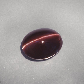 Scapolite œil de chat Marron foncé naturelle Coupe ovale, 4.26 ct, Translucide