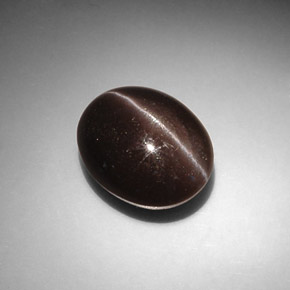 Cat's eye scapolite marron naturelle coupe ovale, 8,66 ct, translucide