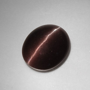 Cat's eye scapolite marron naturelle coupe ovale, 5,88 ct, translucide
