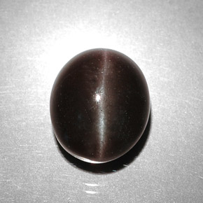 Scapolite œil de chat Marron foncé naturelle Coupe ovale, 5.85 ct, Translucide