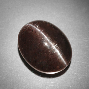 Cat's eye scapolite marron naturelle coupe ovale, 9,31 ct, translucide