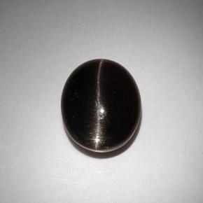 Cat's eye scapolite marron naturelle coupe ovale, 11,50 ct, translucide