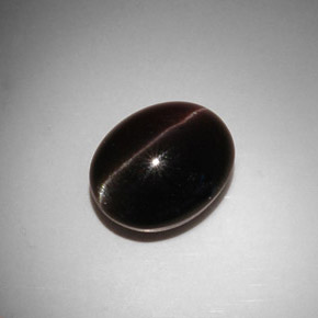 Cat's eye scapolite marron naturelle coupe ovale, 11,50 ct, translucide