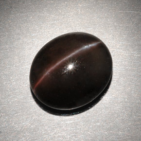 Cat's eye scapolite marron naturelle coupe ovale, 6,82 ct, translucide