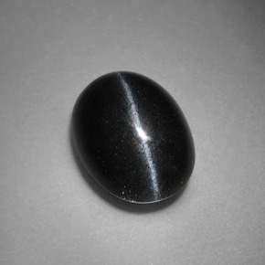 Cat's eye scapolite noir naturelle coupe ovale, 3,37 ct, opaque