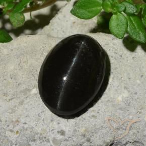 Scapolite œil de chat Noire naturelle ovale, 5.12 ct, Translucide