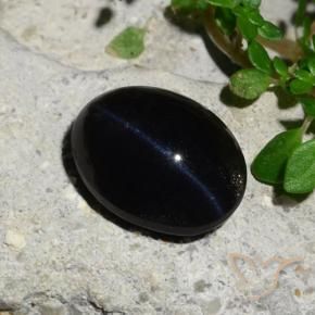 Scapolite œil de chat Noire naturelle ovale, 5.96 ct, Opaque