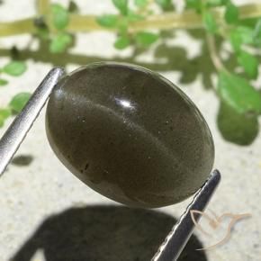 Scapolite œil de chat Brun moyen-léger naturelle ovale, 4.70 ct, Translucide