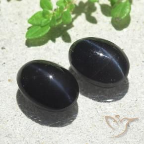 Shop natural 6.03ct Noire Scapolite œil de chat gems, ovale, from Madagascar at GemSelect. In stock, global shipping!