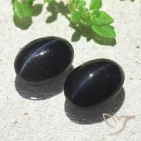 Shop natural 6.03ct Noire Scapolite œil de chat gems, ovale, from Madagascar at GemSelect. In stock, global shipping!