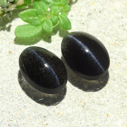 Achetez naturel 2.59ct Noire Scapolite œil de chat gems, Coupe ovale, En provenance Madagascar chez GemSelect. En stock, livraison internationale!