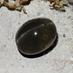 Scapolite œil de chat Noire naturelle ovale, 3.32 ct, Translucide
