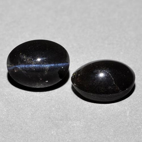 Achetez naturel 4.74ct Noire Scapolite œil de chat gems, Coupe ovale, En provenance Madagascar chez GemSelect. En stock, livraison internationale!