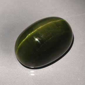 Cat's eye tourmaline vert naturelle coupe ovale, 23,57 ct, opaque