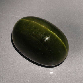 Cat's eye tourmaline vert naturelle coupe ovale, 23,57 ct, opaque