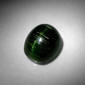 Cat's eye tourmaline vert naturelle coupe ovale, 4,67 ct, opaque