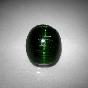 Cat's eye tourmaline vert naturelle coupe ovale, 4,67 ct, opaque