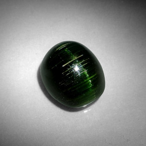 Cat's eye tourmaline vert naturelle coupe ovale, 4,67 ct, opaque