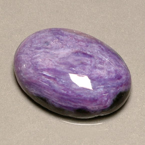Charoïte violet naturelle coupe ovale, 9,97 ct, opaque