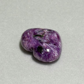 Charoïte violet naturelle forme de coeur, 4,95 ct, opaque