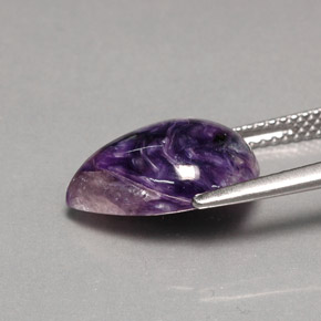Charoïte violet naturelle en forme de poire, 7,30 ct, opaque