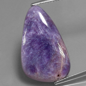 Charoïte violet naturelle forme fantaisie, 12,77 ct, opaque
