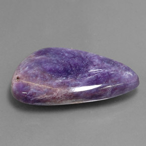 Charoïte violet naturelle forme fantaisie, 12,77 ct, opaque