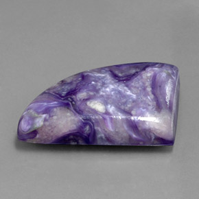 Charoïte violet naturelle forme fantaisie, 33,40 ct, opaque