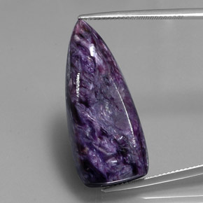 Charoïte violet naturelle forme fantaisie, 27,21 ct, opaque