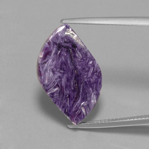 Charoïte violet naturelle forme fantaisie, 9,50 ct, opaque