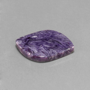 Charoïte violet naturelle forme fantaisie, 9,50 ct, opaque